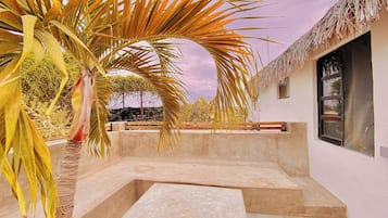 Comfort Studio Suite 1 | 1 bedroom, individually decorated, individually furnished, desk