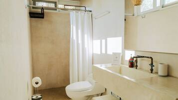 Large Ensuite Room with Private Balcony | Bathroom | Shower, rainfall showerhead, free toiletries, hair dryer