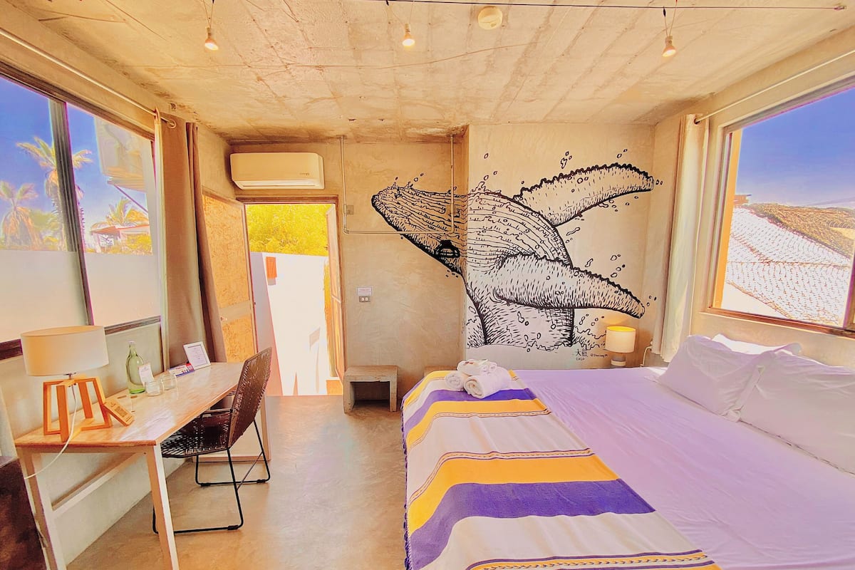 1 bedroom, individually decorated, individually furnished