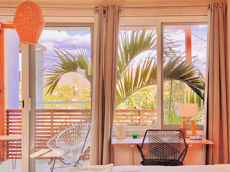 Superior Comfort Mountain View Room 8 | 1 habitación, decoración personalizada y muebles diferentes . Perro Surfero Hotel Boutique - Todos Santos, BCS