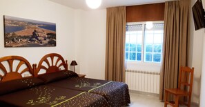 Twin Room (102) | Desk, blackout curtains, free WiFi, bed sheets
