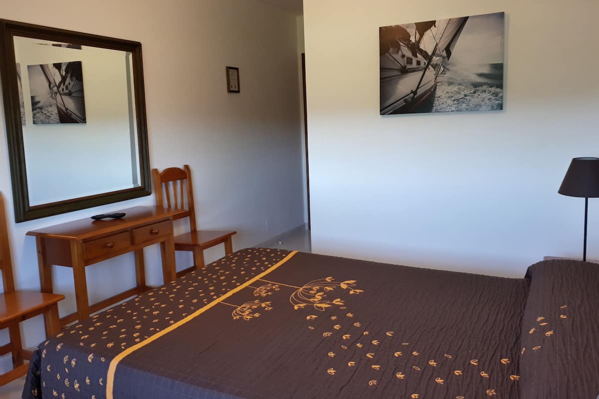 Double Room (103) | Meja, langsir/tirai gelap terus, Wi-fi percuma, cadar katil