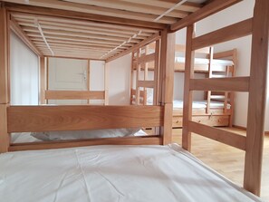 Caja de seguridad en la habitación, wifi gratis y ropa de cama