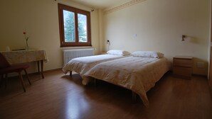 Căn hộ | Bàn, phòng cách âm, nôi/giường cho trẻ sơ sinh (phụ phí) 