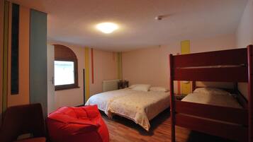 Family Quadruple Room, Multiple Beds | Desk, soundproofing, cribs/infant beds, free WiFi
