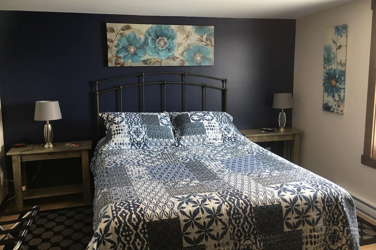 Traditional Room, 1 Queen Bed, Private Bathroom (Blue) | Egyptian cotton sheets, premium bedding, individually decorated