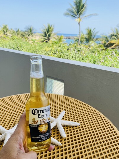 Beachfront Paradise With Breathtaking Ocean Views!Private access to Beach. Wifi
