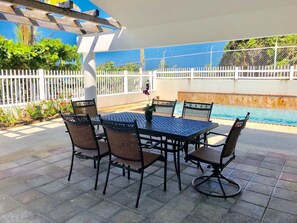 Outdoor dining - Beachfront Paradise With Breathtaking Ocean Views!Private access to Beach. Wifi (Mar Chiquita Manati)