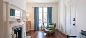 2BR ELEGANT & BRIGHT FRANKFORT AVE-GREAT ET TRENDY LOCATION !!!