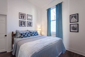 2 bedrooms, iron/ironing board, WiFi