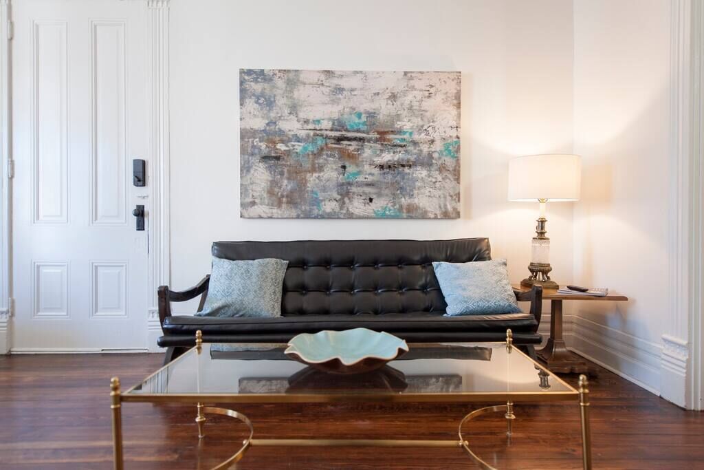 2BR -HISTORIC & BRIGHT *PERFECT SPOT-FRANKFORT AVE