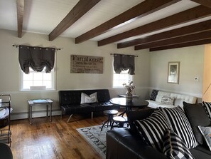 Een smart-tv en een open haard