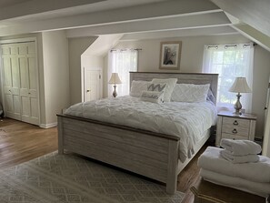 4 bedrooms, iron/ironing board, travel cot, free WiFi