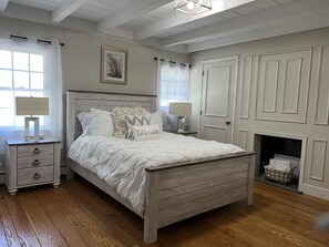 4 slaapkamers, een strijkplank/strijkijzer, reisbedje, gratis wifi