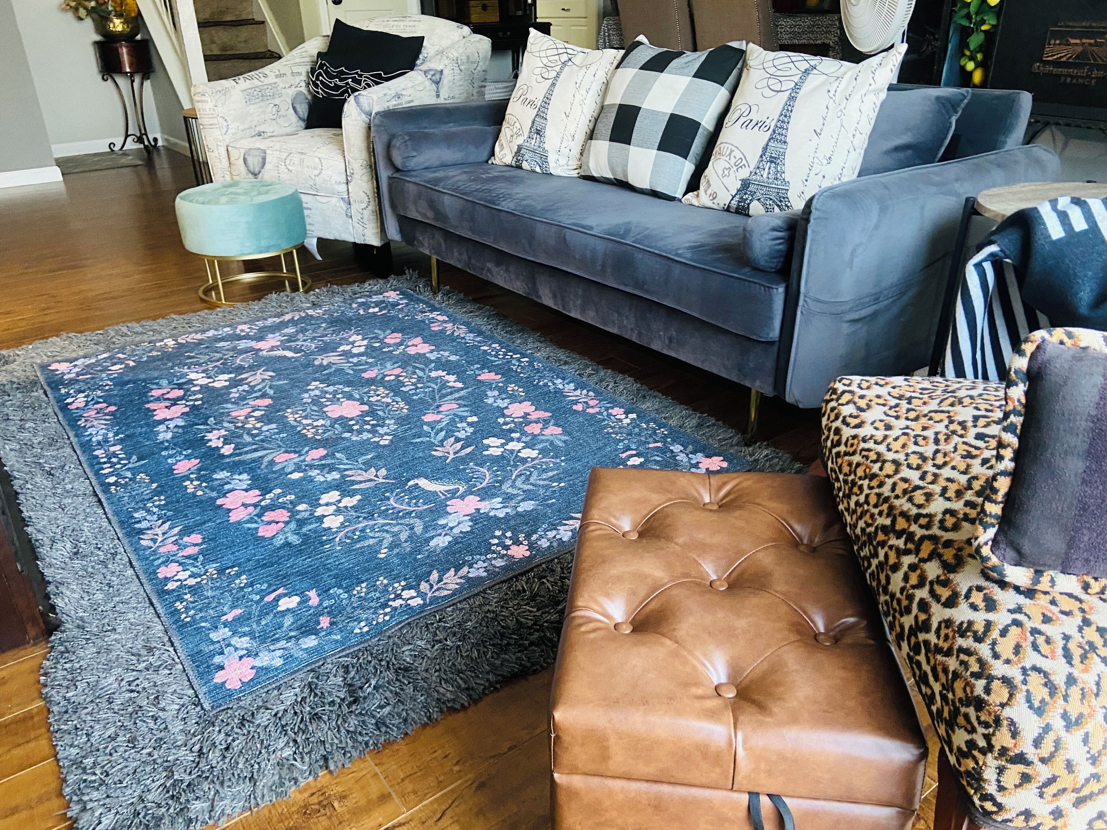 スマートテレビ、暖炉、書庫