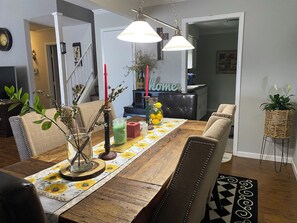 Dining - Lemon Tree Entire Home (Grandview)