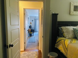 3 bedrooms, iron/ironing board, free WiFi, bed sheets - Lemon Tree Entire Home (Grandview)