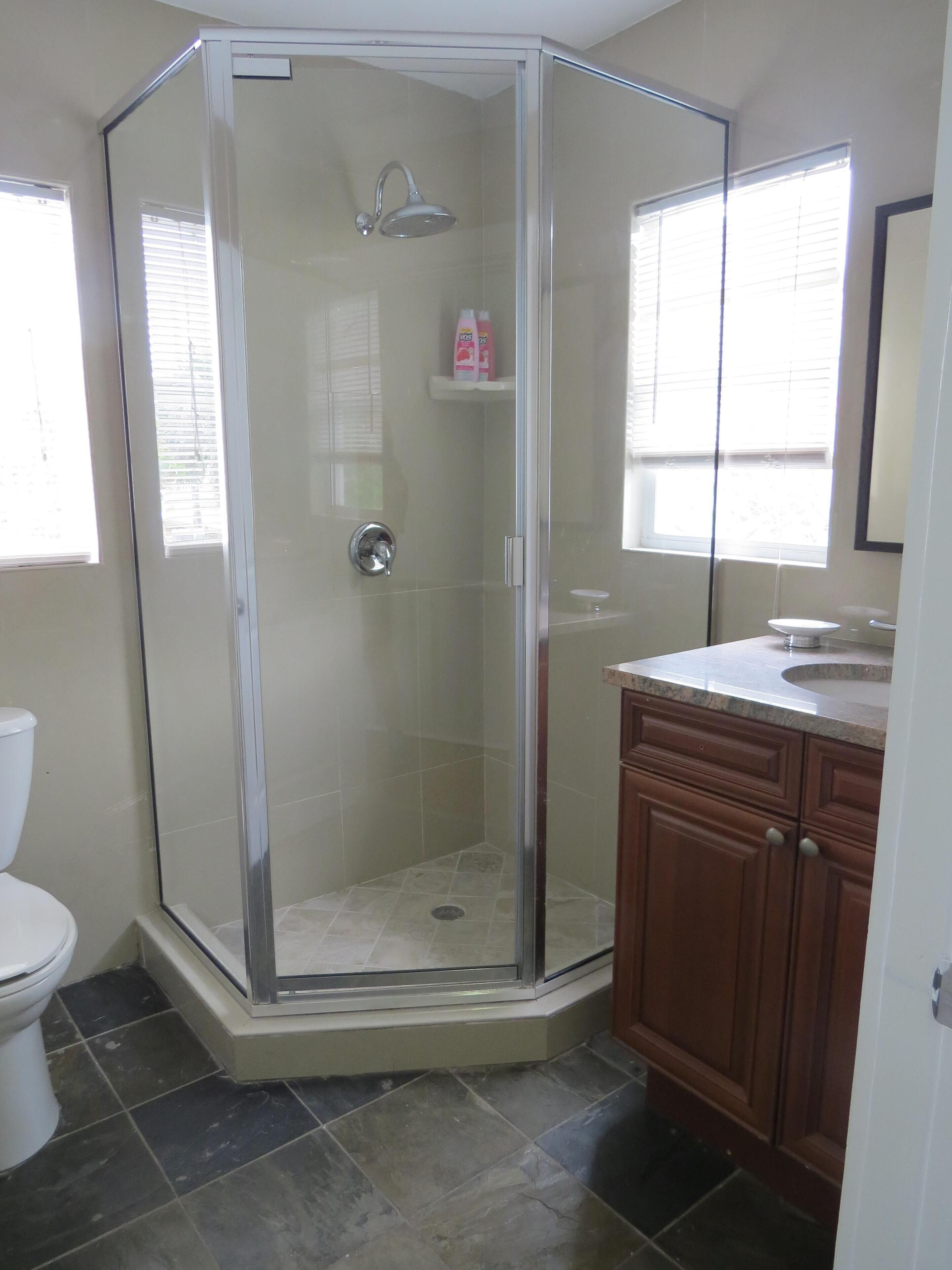 MASON HOUSE Near Beach 4 BEDROOM WITH SWIMMING POOL