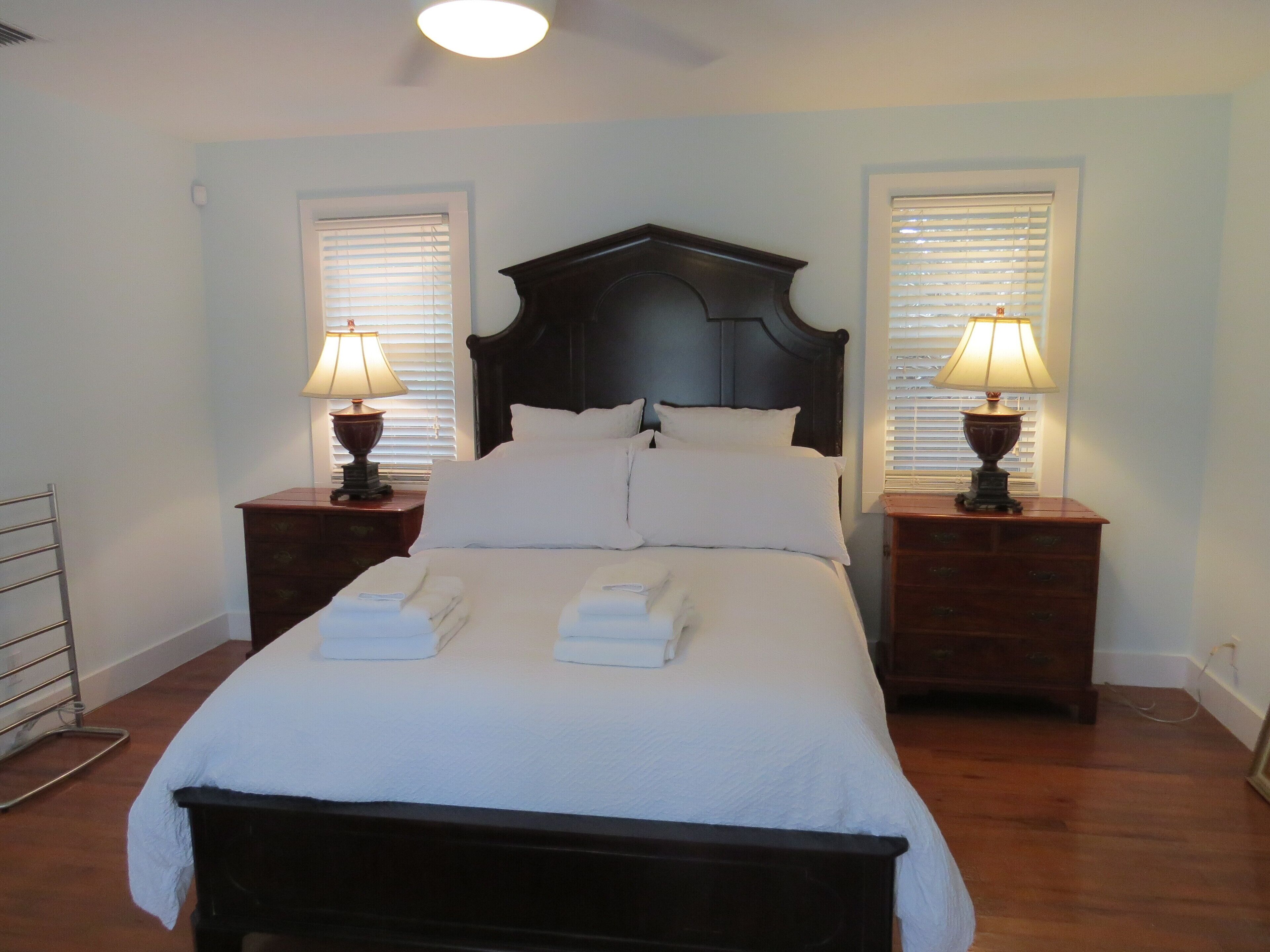 MASON HOUSE Near Beach 4 BEDROOM WITH SWIMMING POOL