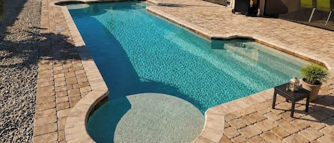 Piscina climatitzada, piscina esportiva i gandules