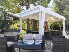 Bar (in der Unterkunft)