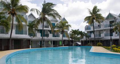 La Joliette Bungalow - Opposite Pereybere Beach