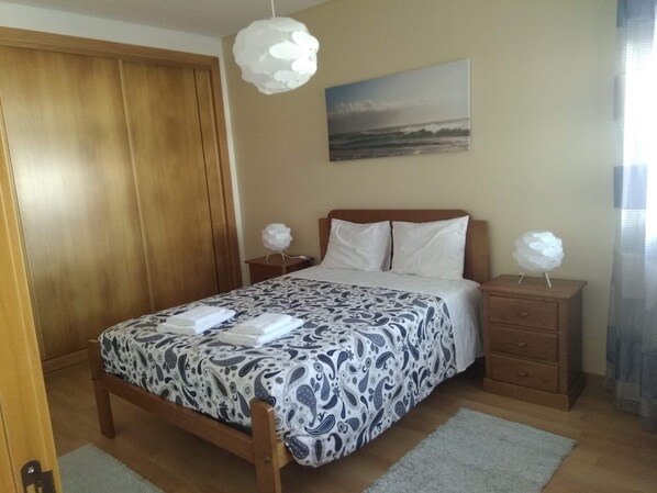 3 bedrooms, desk, soundproofing, iron/ironing board