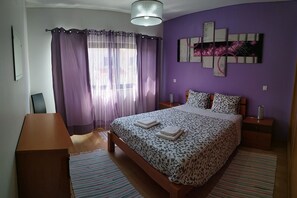 3 bedrooms, desk, soundproofing, iron/ironing board - 3 bedroom villa for 8 people - Ericeira (Ericeira)