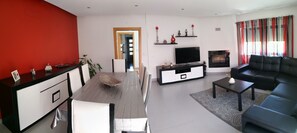 Smart TV, chimenea y tenis de mesa 