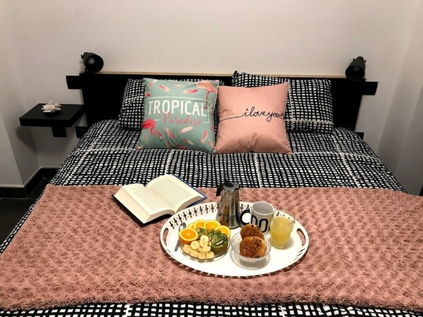 1 habitación, escritorio, tabla de planchar con plancha y wifi gratis 