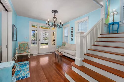 BEAUTIFUL HOME, HEATED SWIMMING POOL, LARGE COVERED PATIO and Gas Grilling Area