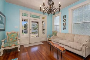 Smart TV, video games, DVD player, books - BEAUTIFUL HOME, HEATED SWIMMING POOL, LARGE COVERED PATIO and Gas Grilling Area (Galveston)