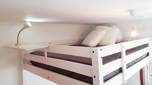 1 dormitori, planxa i posts de planxar, wifi i roba de llit 