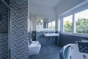 Deluxe Double or Twin Room, Balcony, Park View | Bathroom | Hair dryer, bidet, towels - World Wide Bed Prenestino (Rome)