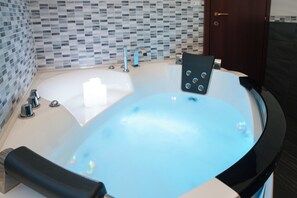 Deluxe Double or Twin Room, Balcony, Park View | Private spa tub - World Wide Bed Prenestino (Rome)