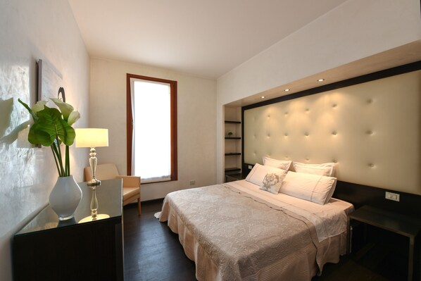 2 bedrooms, iron/ironing board, WiFi, bed sheets - Elegant designer apartment in the historic center (Venezia)