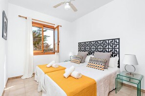 4 habitaciones, escritorio, tabla de planchar con plancha y wifi