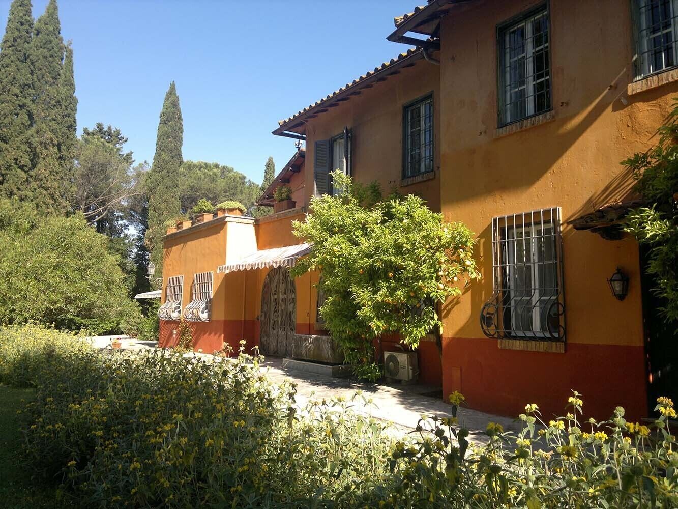 metro to city centre, In Villa Silj parkland, family friendly, swimming pool