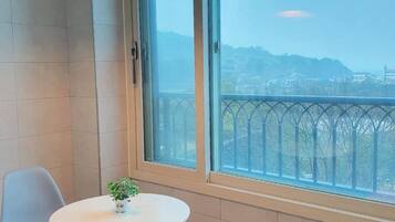 Deluxe Double | ์ ์ ์ ๋ง