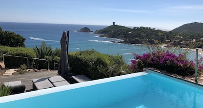 Luxusvilla - Panoramablick auf das Meer - STRANDSTRAND - SCHWIMMBAD & JACUZZI