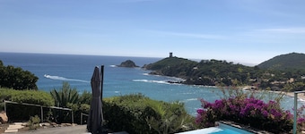 LUXURY VILLA - PANORAMIC SEA VIEW - BEACHFRONT - SWIMMING POOL & JACUZZI