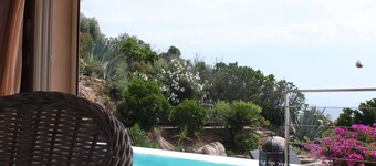 LUXURY VILLA - PANORAMISK SEA VIEW - BEACHFRONT - SWIMMING POOL & JACUZZI
