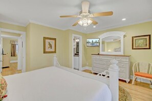 2 bedrooms, iron/ironing board, free WiFi