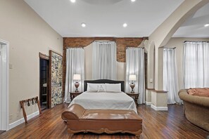 2 quartos, ferros/tábuas de passar roupa, Wi-Fi, roupa de cama