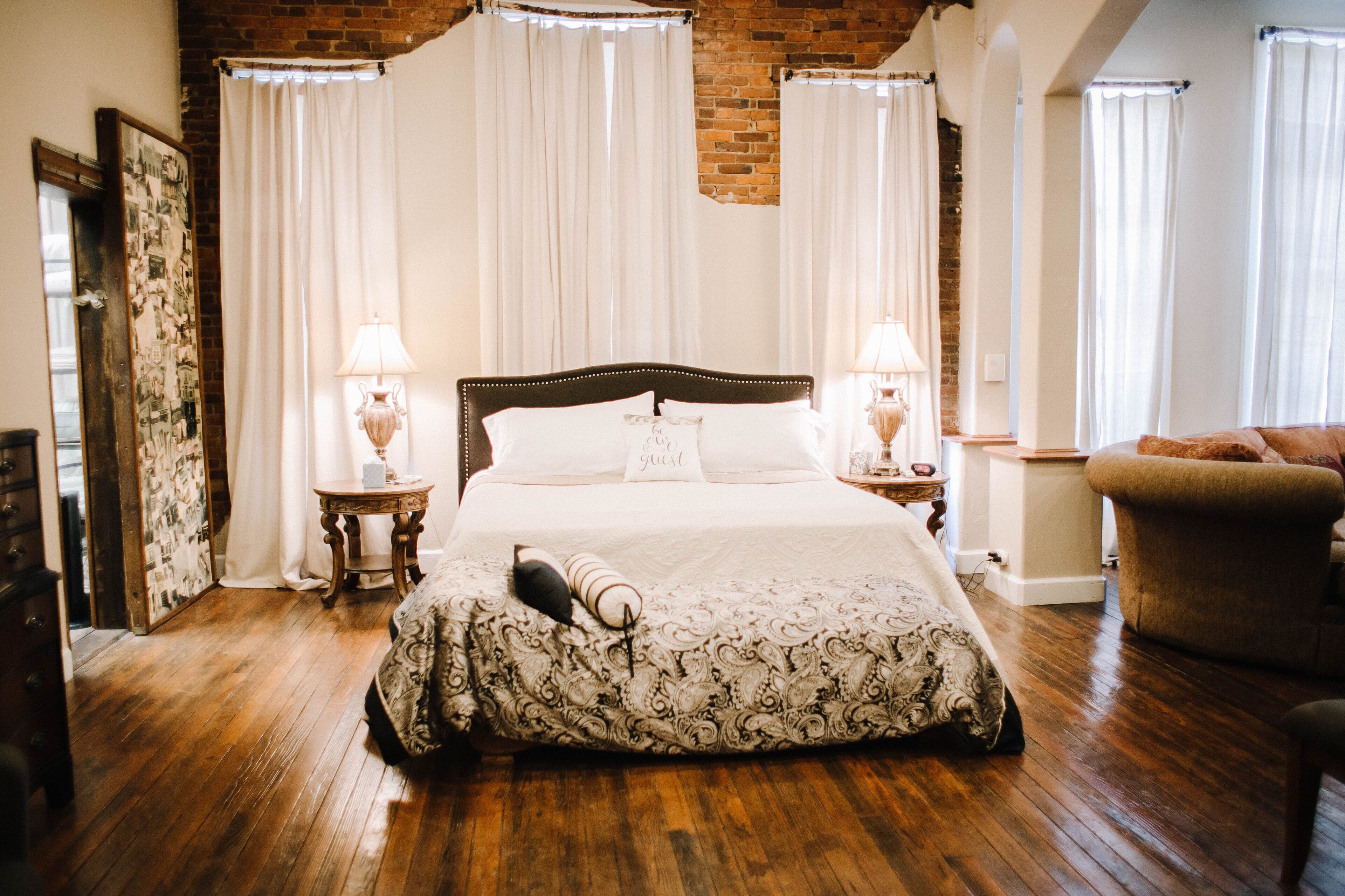 Crossroads Loft:  Steps from Rt. 66 & Carthage Square