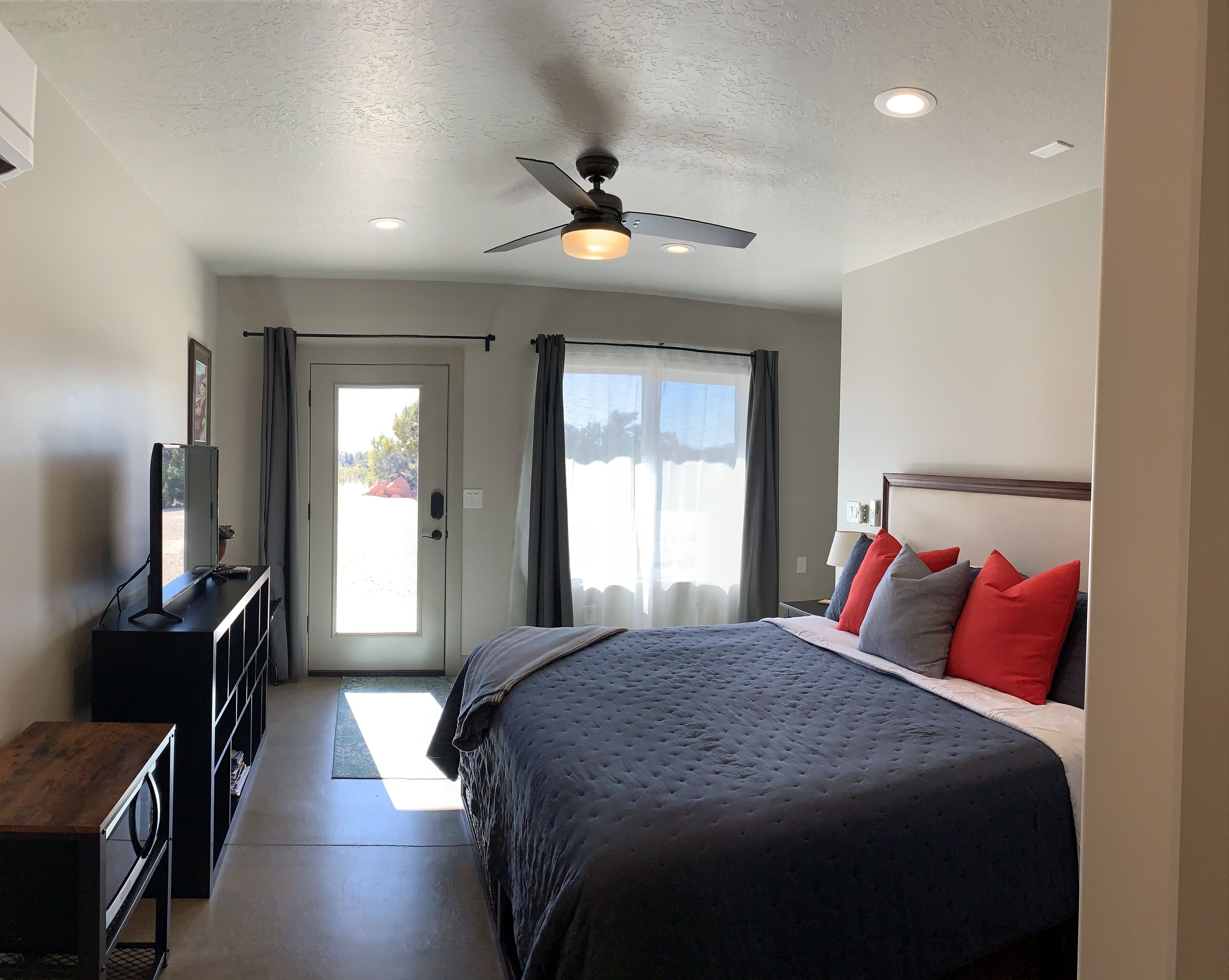 Recently built studio apartment with a view!