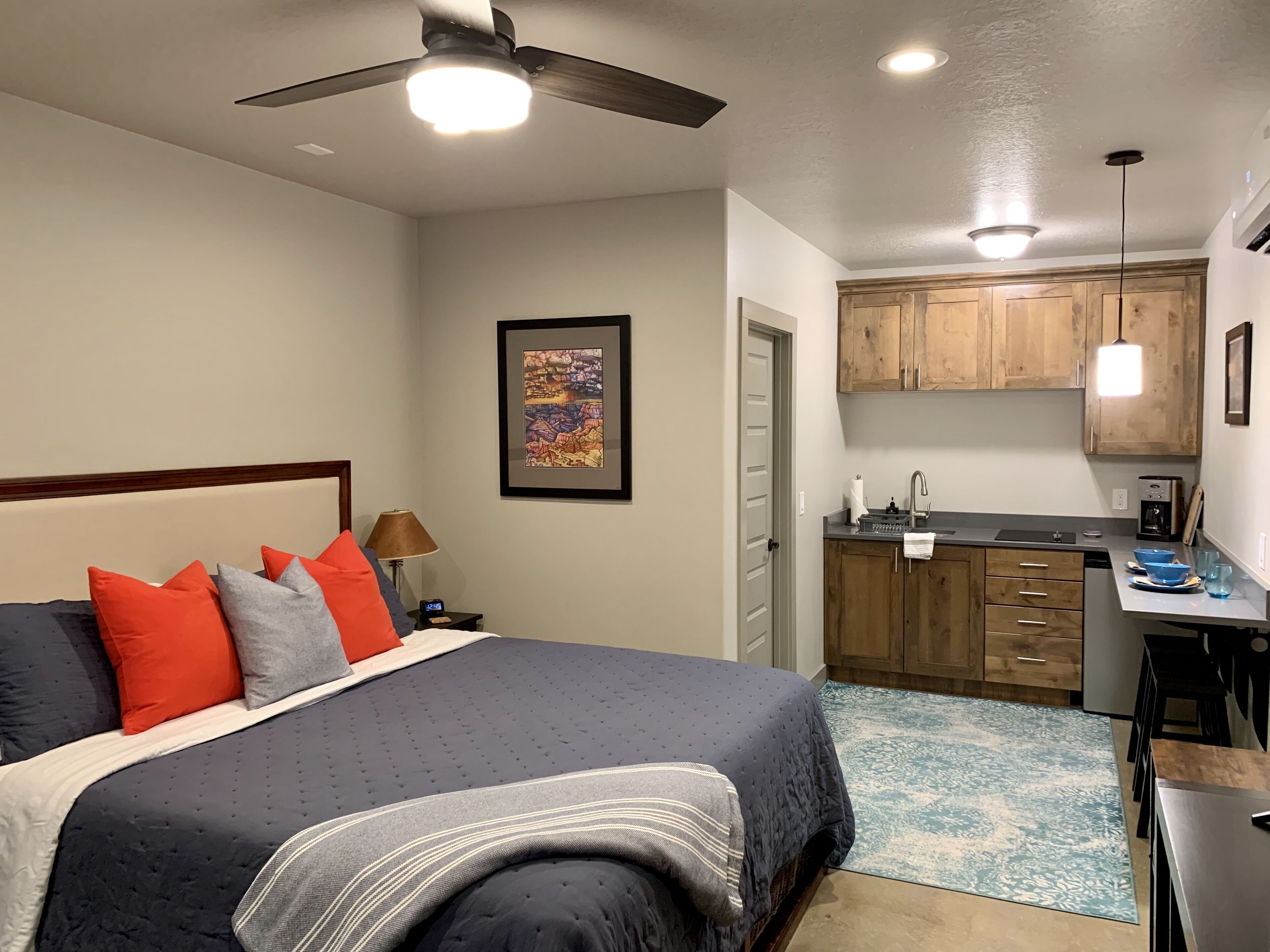 Recently built studio apartment with a view!