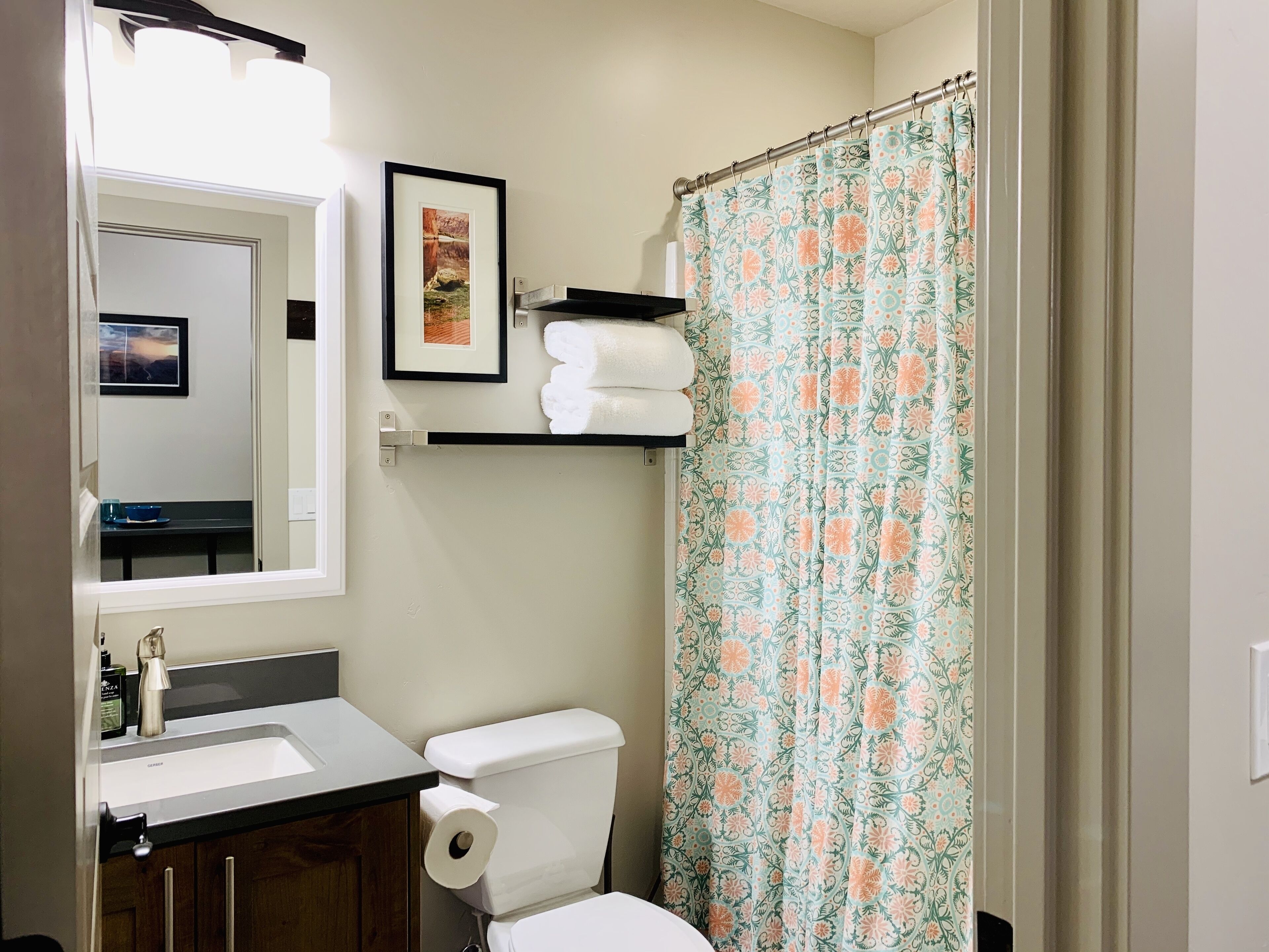 Recently built studio apartment with a view!