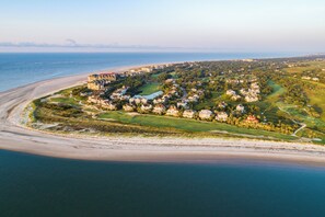 Beach nearby, beach towels - Grand Pavilion 32 by Wild Dunes, in Resort Core (Isle of Palms)