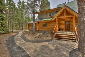Exterior - Private Riverfront Log Cabin Retreat on 1.5 Acres, Bordering the National Forest (Bend)